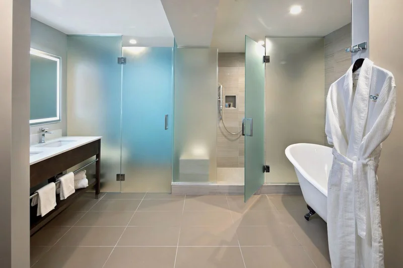 The Cove Hotel - Featured hot tub