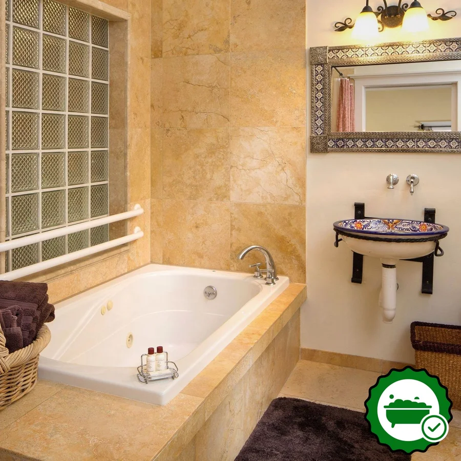 Casa Blanca Inn & Suites - Verified Jacuzzi In-Room