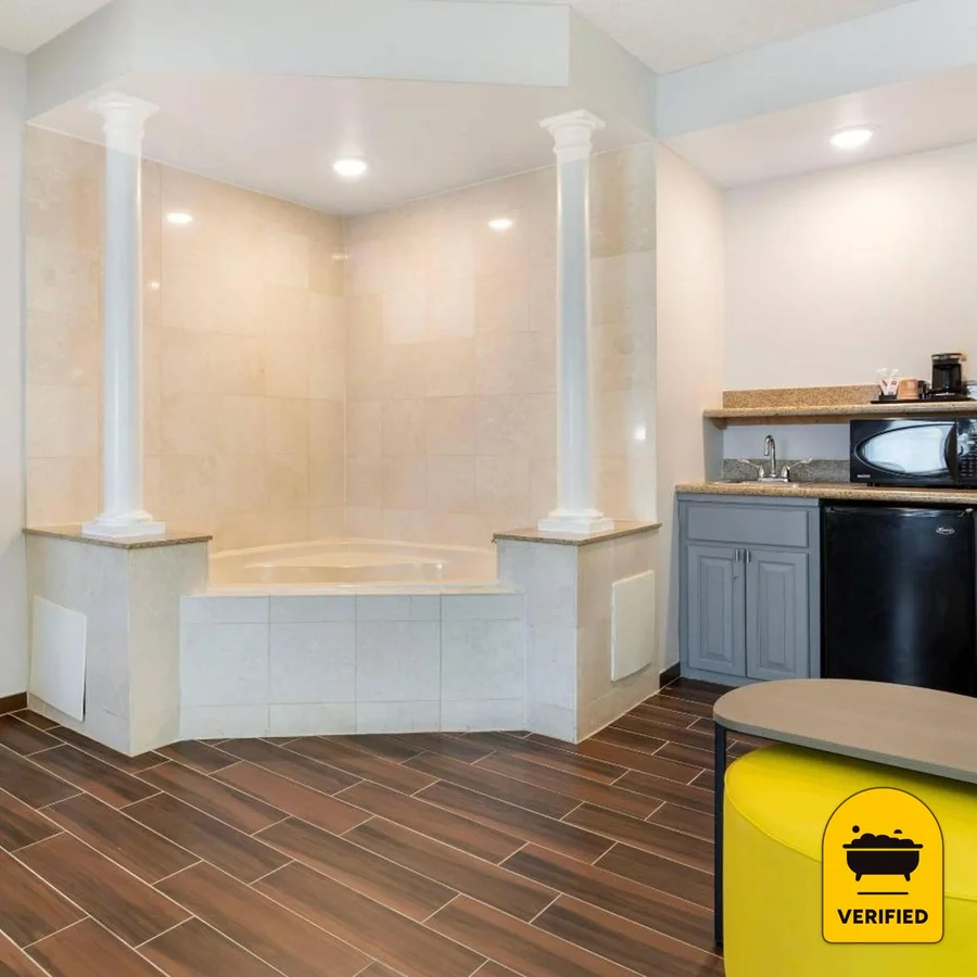 Comfort Suites: the King Jetted Tub Suite in East Brunswick, NJ