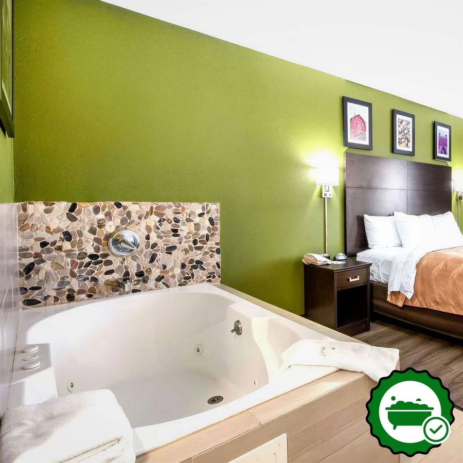 Quality Inn and Suites - Verified Jacuzzi In-Room