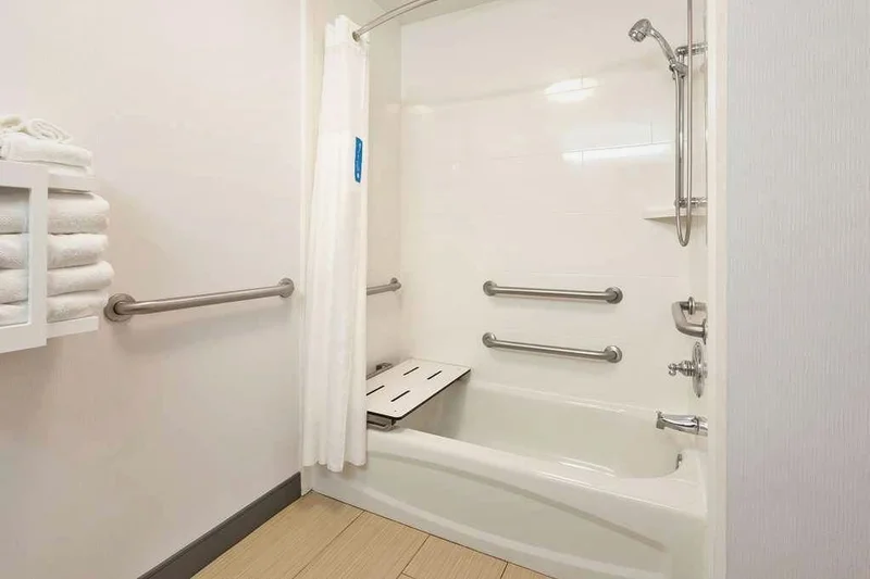 Hampton Inn Cincinnati Airport-North - Featured hot tub