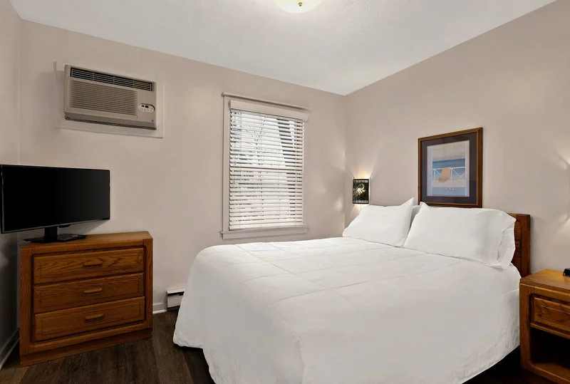 Traverse Bay Inn - Guest Room image