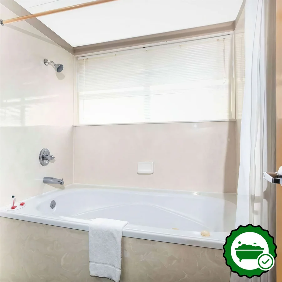 Super 8 by Wyndham Sevierville Riverside - Verified Jacuzzi In-Room