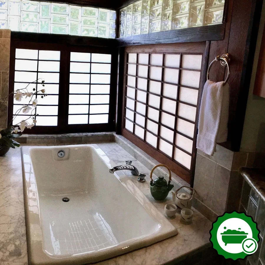 Hale Maluhia Country Inn - Verified Jacuzzi In-Room