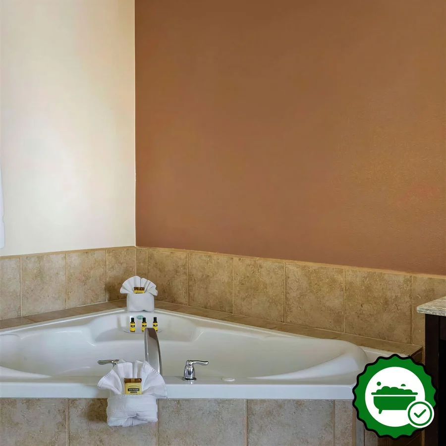 Best Western Plus Country Inn & Suites - Verified Jacuzzi In-Room