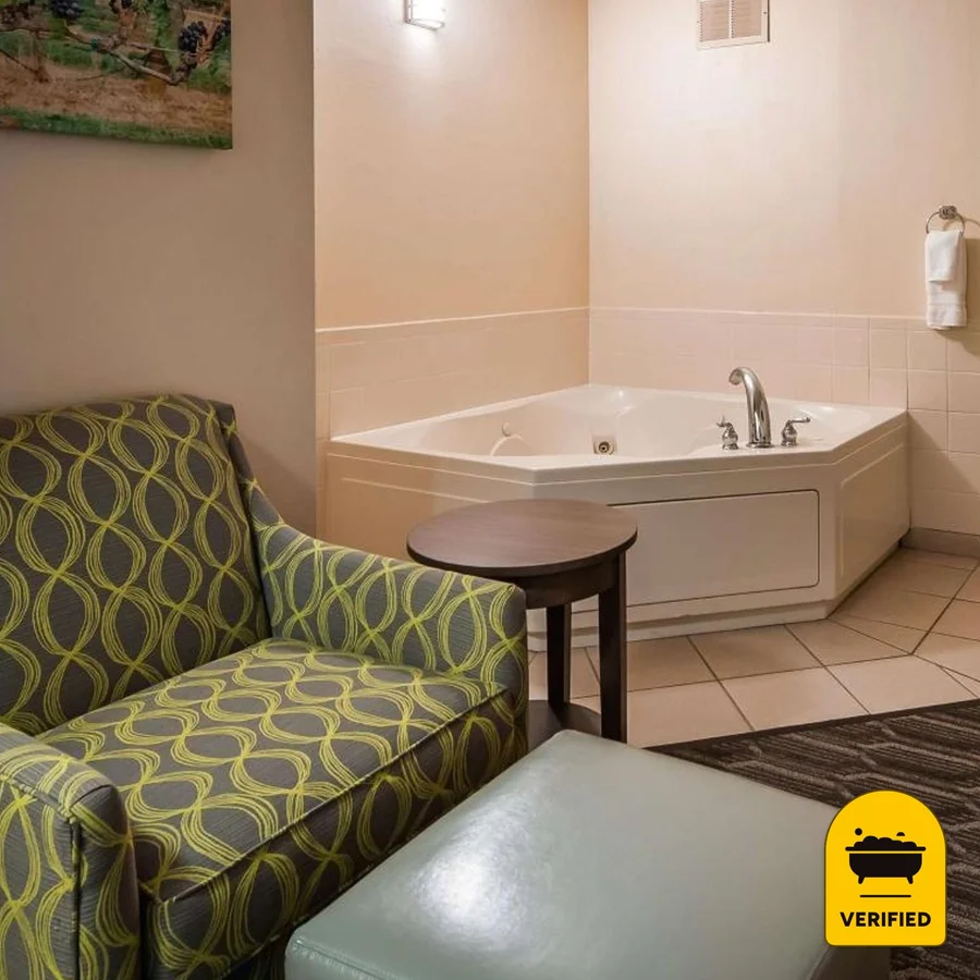Best Western Plus Yadkin Valley Inn & Suites: the King Spa Bath Suite in Jonesville, NC