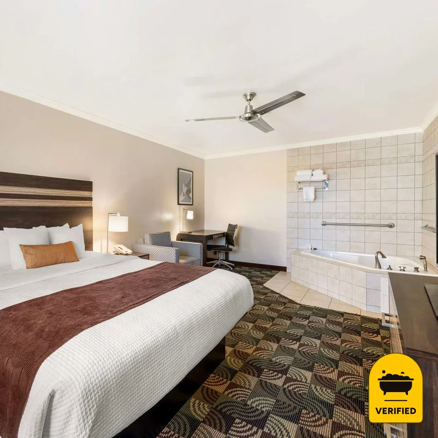 Best Western Plus Country Park Hotel: the King Whirlpool Suite in Tehachapi, CA