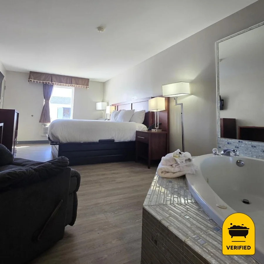 Days Inn by Wyndham Hampton: the King Jacuzzi Suite in Hampton, SC