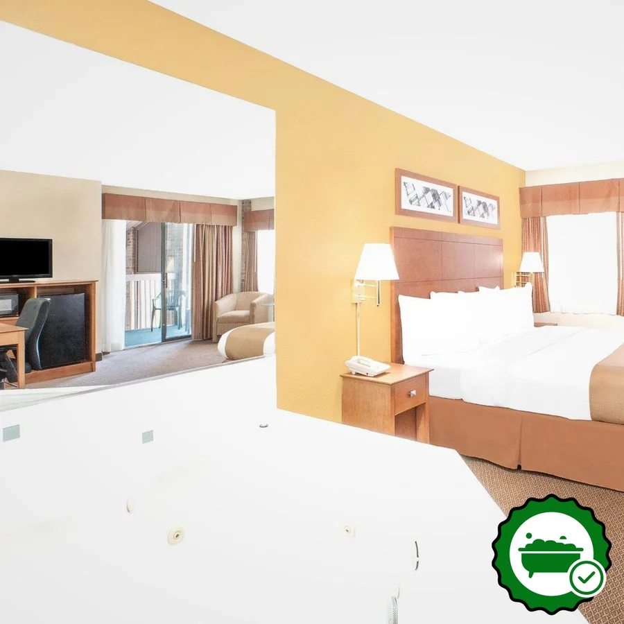 Baymont by Wyndham Port Huron - Verified Jacuzzi In-Room