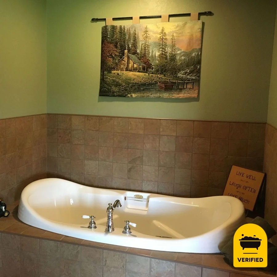 Second Wind Country Inn: the Bear Den Jacuzzi Suite in Ashland, WI