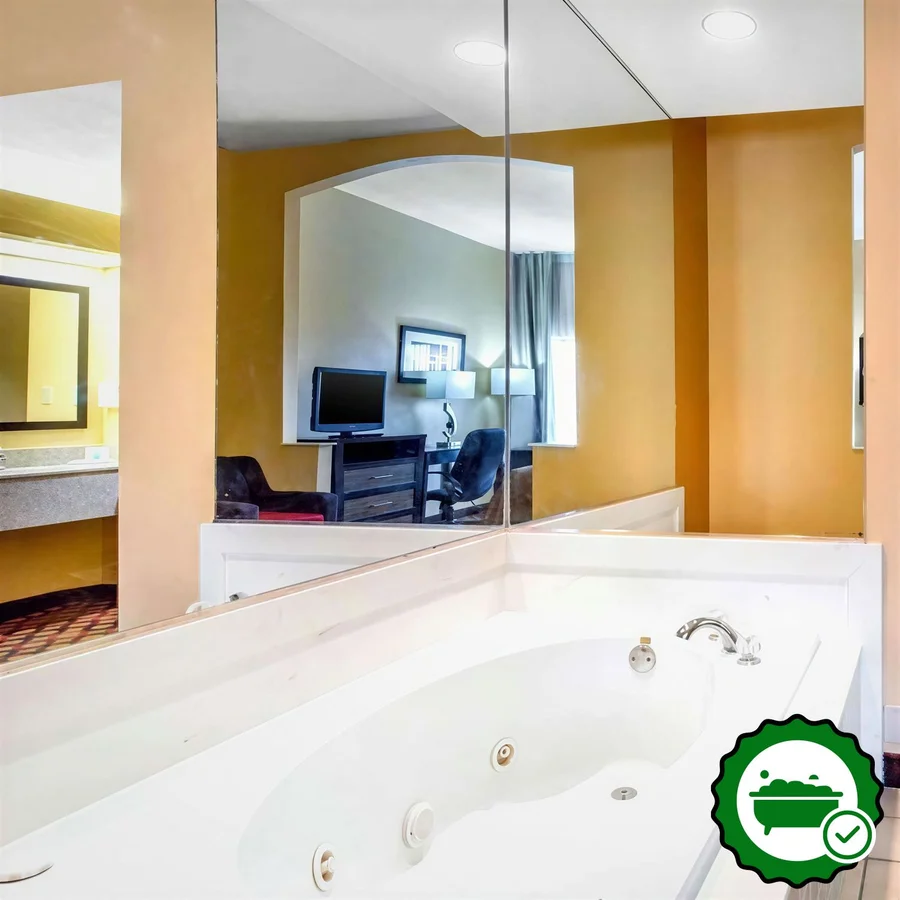 Quality Inn & Suites Montgomery East Carmichael Rd - Verified Jacuzzi In-Room