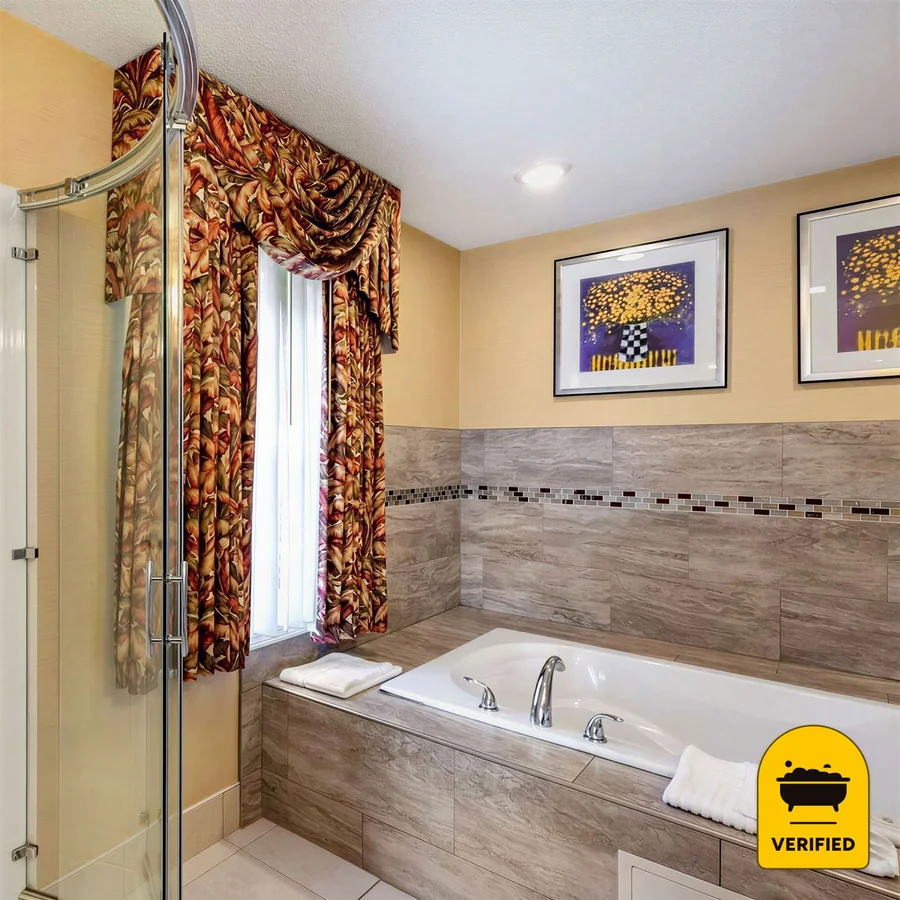Comfort Inn Rockland - Boston: the Standard King Room with Spa Bath in Rockland, MA