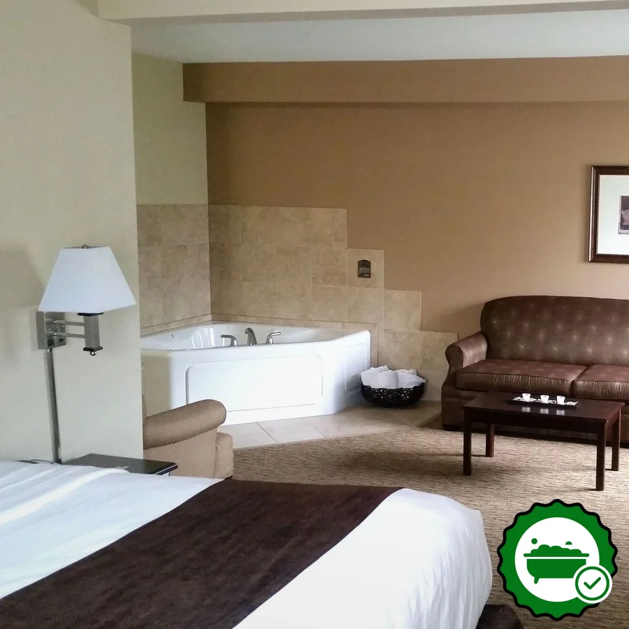 Rock Island Inn & Suites - Verified Jacuzzi In-Room