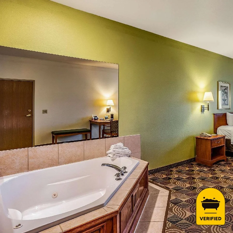 Quality Inn & Suites, the water at Hannibal
