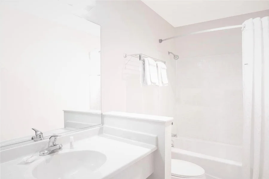 Days Inn By Wyndham Portage/cascade Mountain Area - Featured hot tub