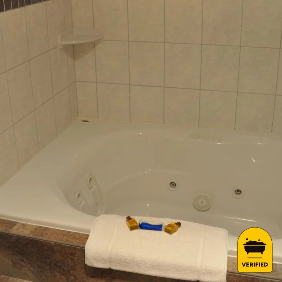 Shepherd Mountain Inn & Suites, the water at Ironton