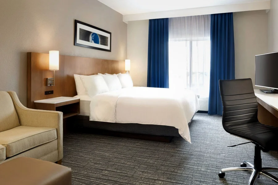 Radisson Hotel Ames Conference Center At Isu - Guest Room image