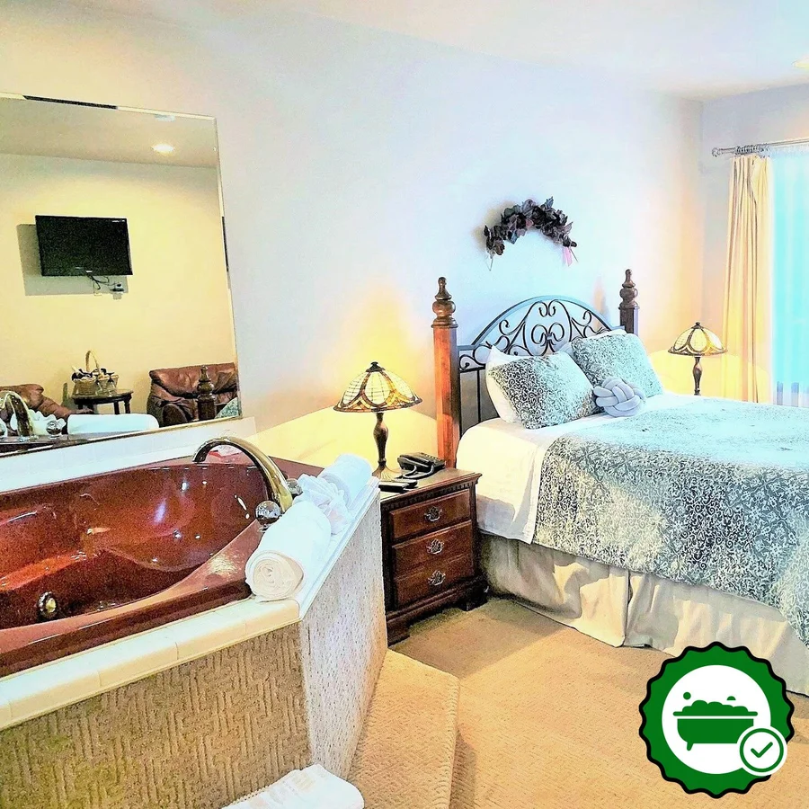 Breakers Boutique Inn - Verified Jacuzzi In-Room