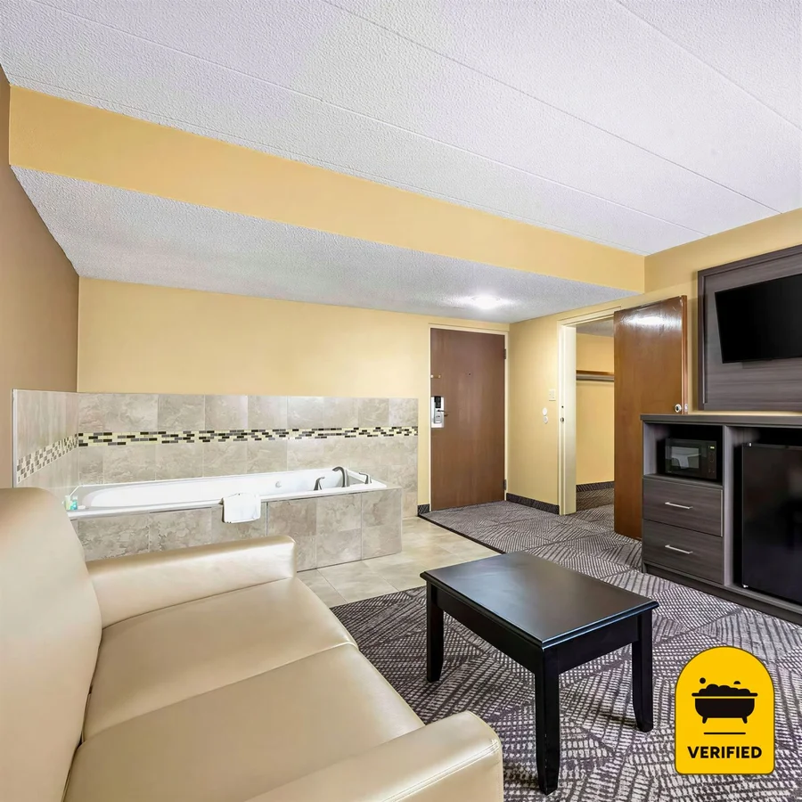 Quality Inn & Suites, the water at Lincoln