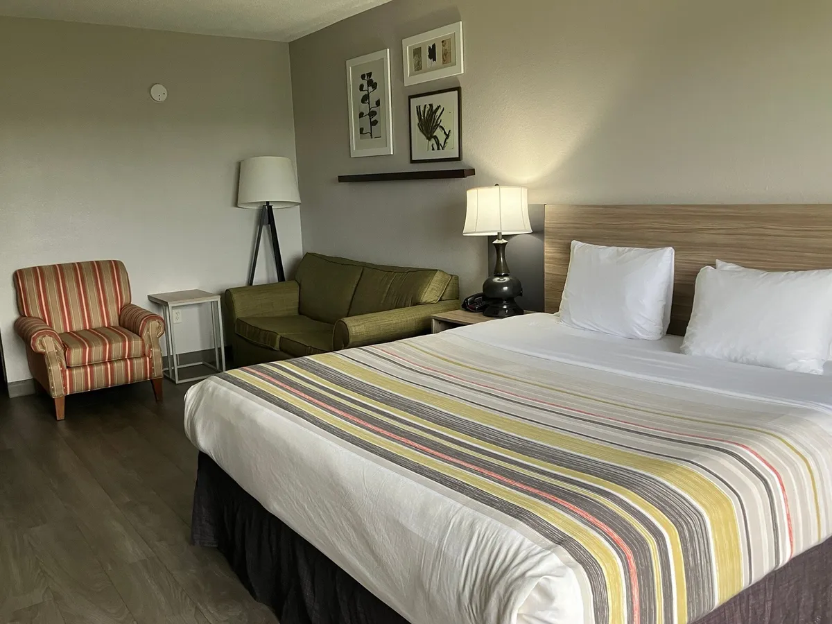 Country Inn & Suites by Radisson, Lexington, KY - Guest Room image