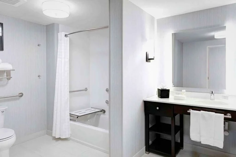 Homewood Suites by Hilton Lansing Eastwood - Featured hot tub