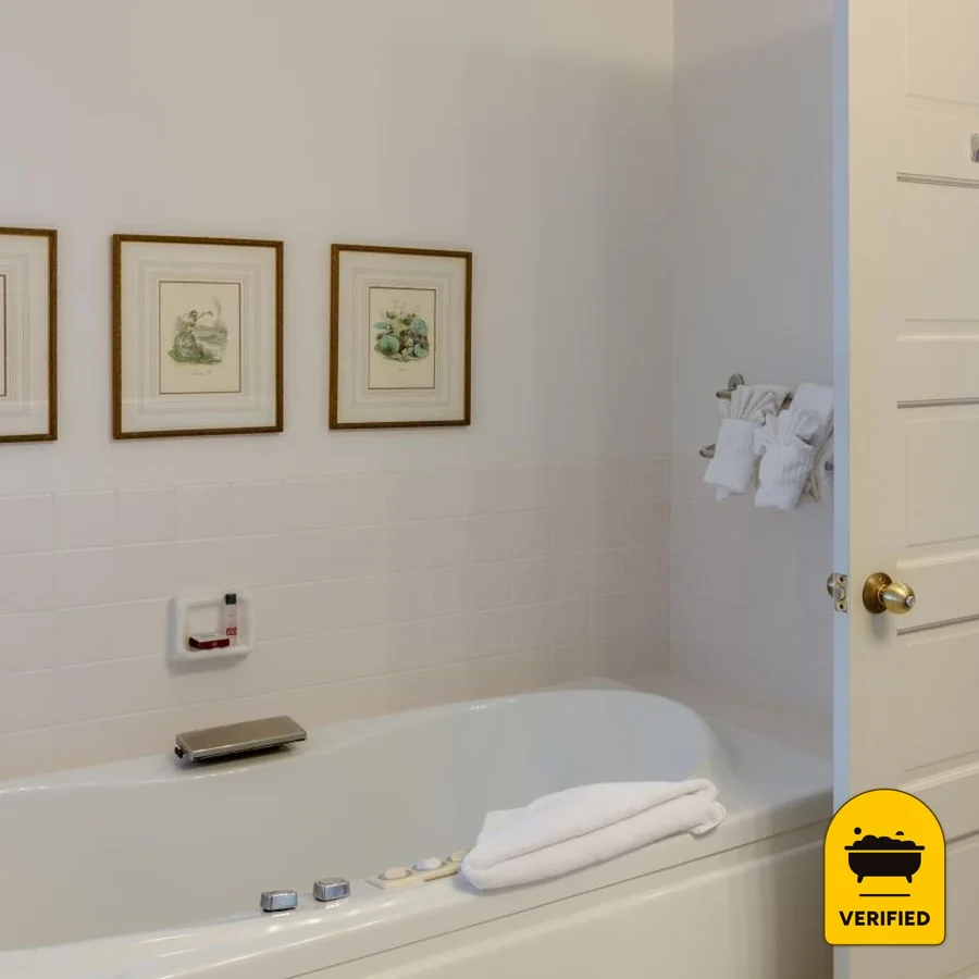 First Colony Inn: the Elizabeth Glane Jacuzzi Suite in Nags Head, NC