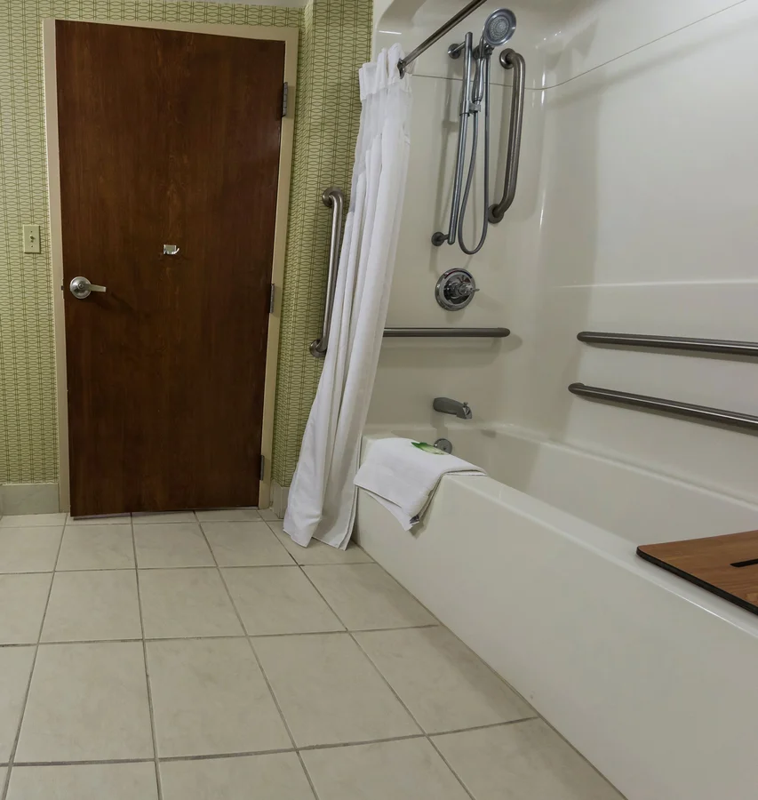 Holiday Inn Express & Suites Winchester, an IHG hotel - Featured hot tub