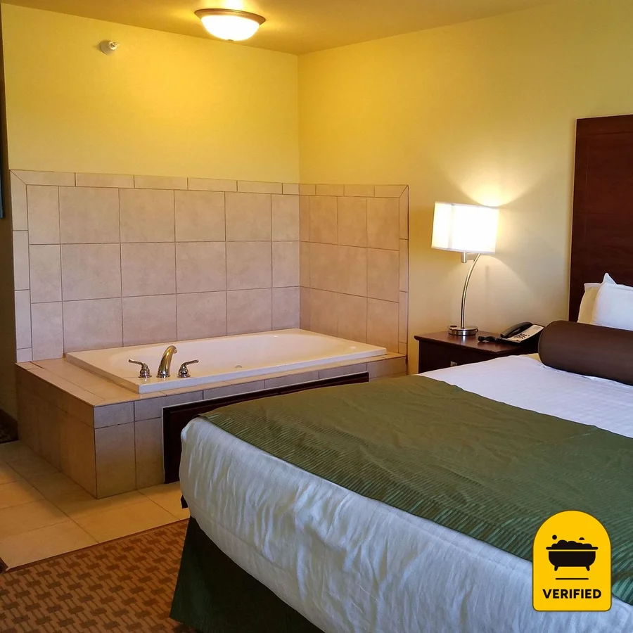 Cobblestone Inn and Suites - Bottineau: the King Whirlpool Suite in Bottineau, ND