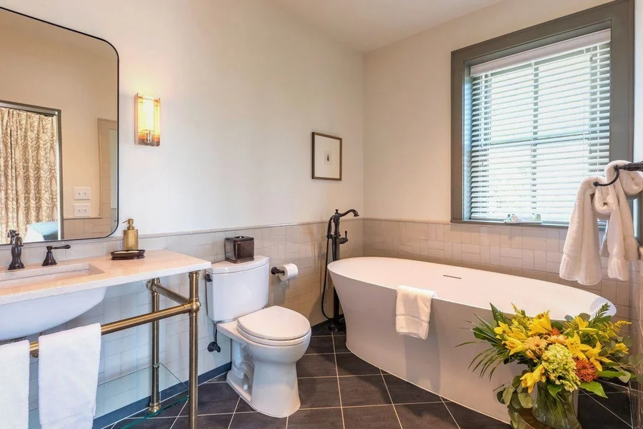 Andrew Pinckney Inn - Featured hot tub