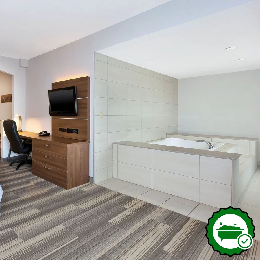Holiday Inn Express & Suites Warminster - Horsham By IHG - Verified Jacuzzi In-Room