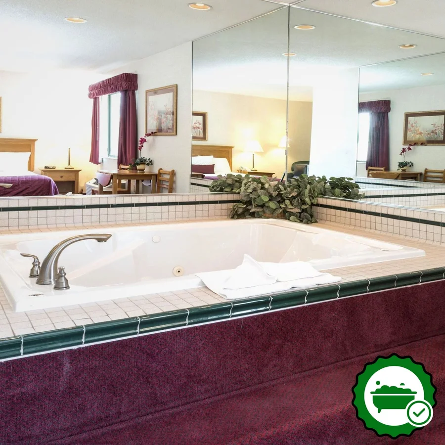 Baymont by Wyndham Logan - Verified Jacuzzi In-Room