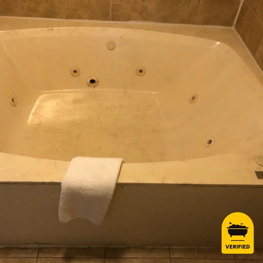 Super 8 by Wyndham Augusta: the Deluxe King Hot Tub Room in Augusta, GA