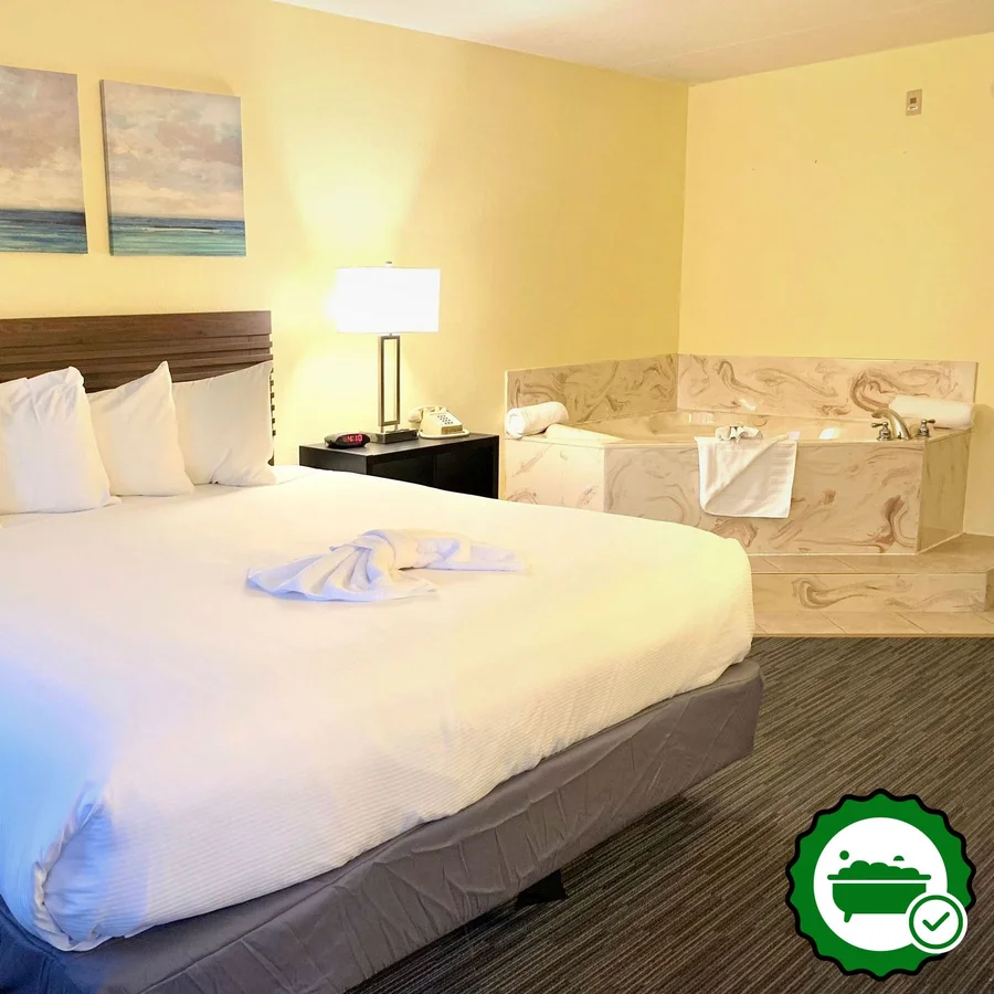 Seven Gables Inn - Verified Jacuzzi In-Room