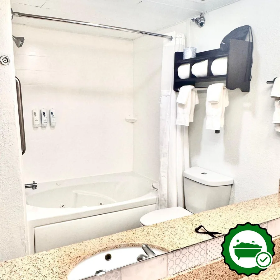 Country Inn & Suites by Radisson, Dunn, NC - Verified Jacuzzi In-Room