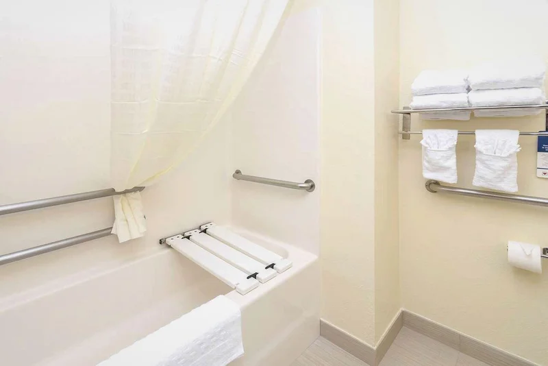 Best Western Concord Inn & Suites - Featured hot tub