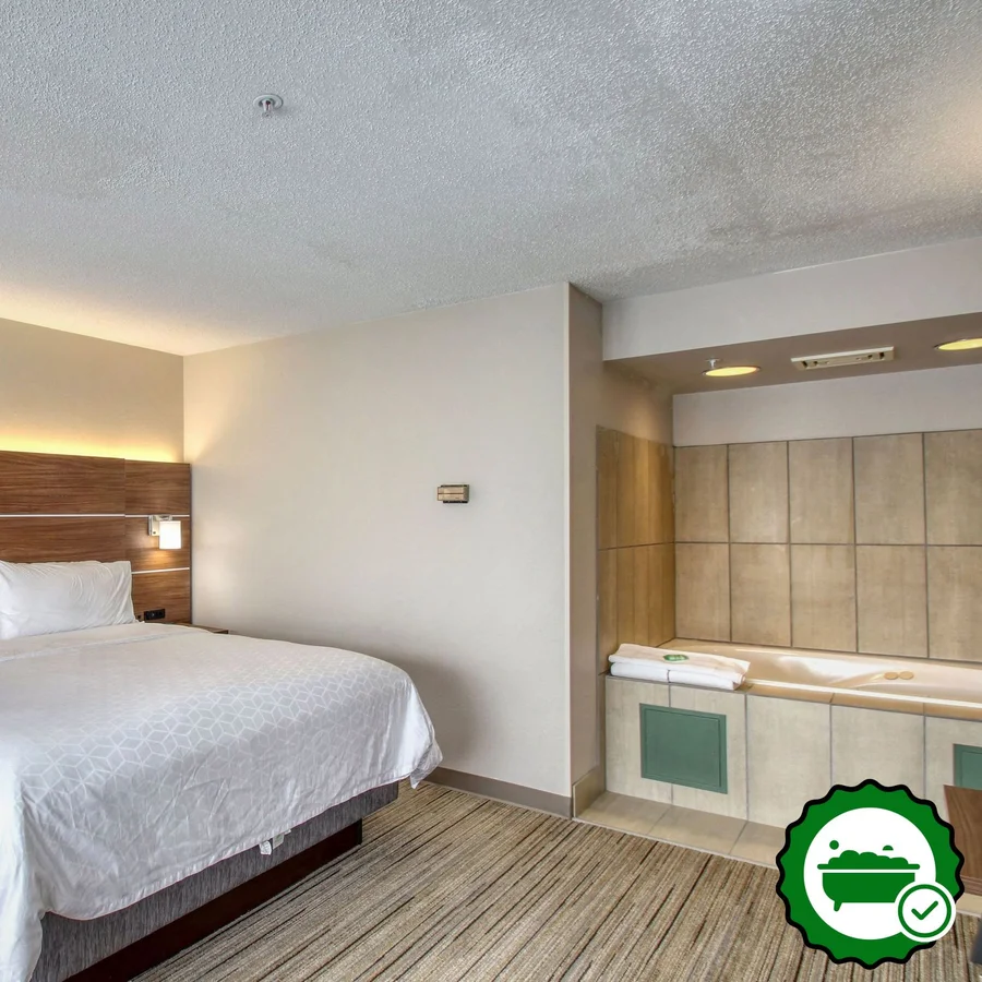 Holiday Inn Express & Suites Oshkosh-sr 41 By IHG - Verified Jacuzzi In-Room