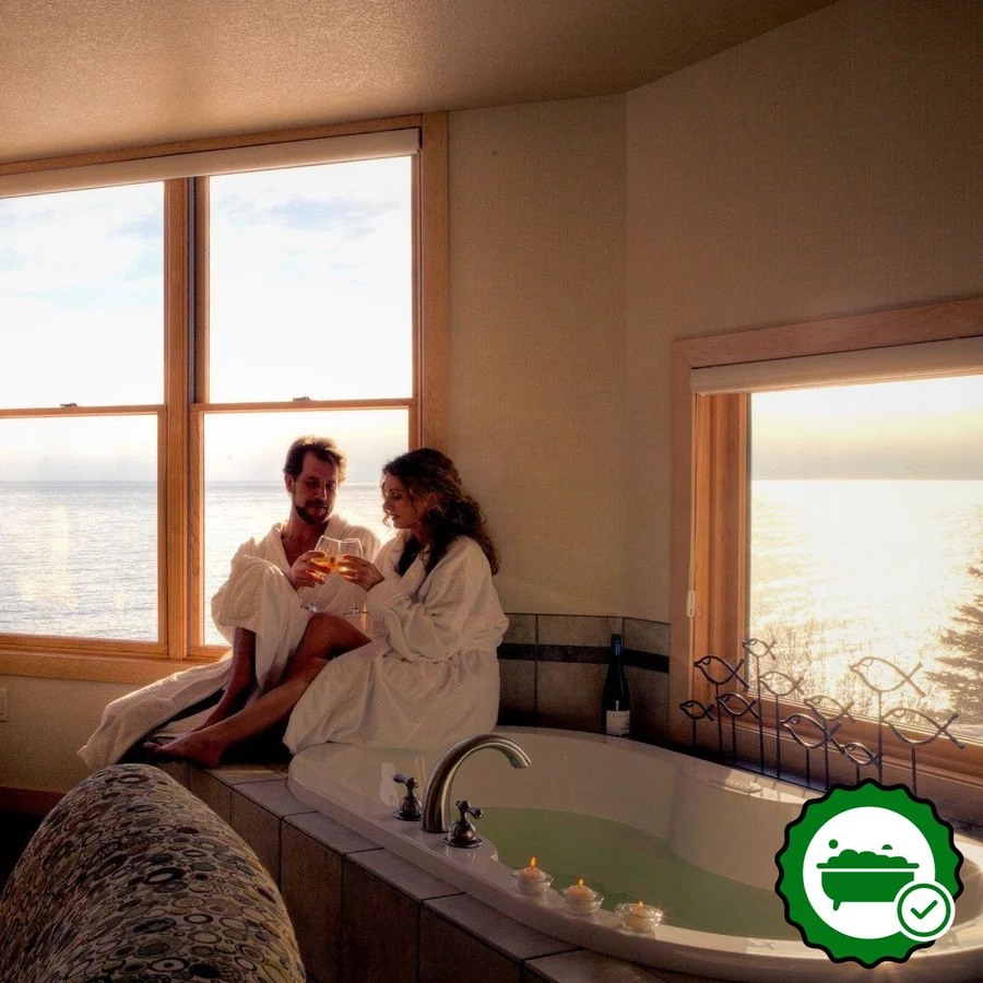 Surfside on Lake Superior - Verified Jacuzzi In-Room