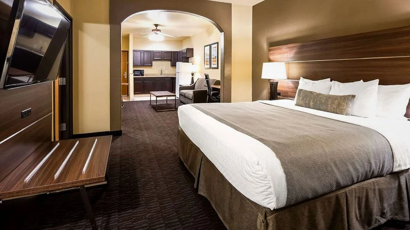 Best Western Plus Hill Country Suites - Guest Room image