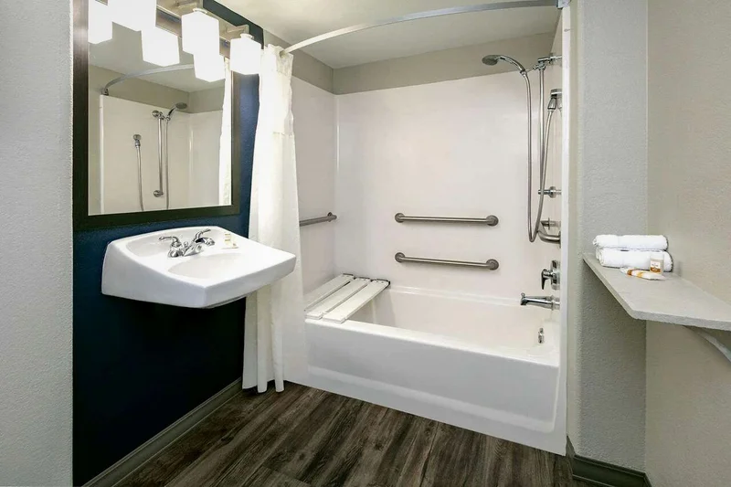 La Quinta Inn & Suites by Wyndham Horn Lake / Southaven Area - Featured hot tub