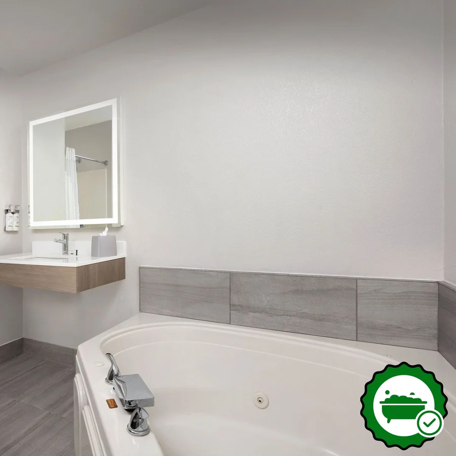 Holiday Inn Express & Suites Superior - Duluth Area, an IHG hotel - Verified Jacuzzi In-Room