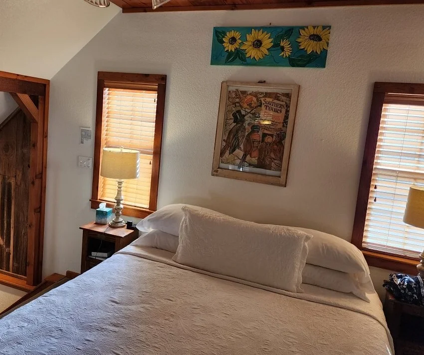 Gruene Cottages - Guest Room image
