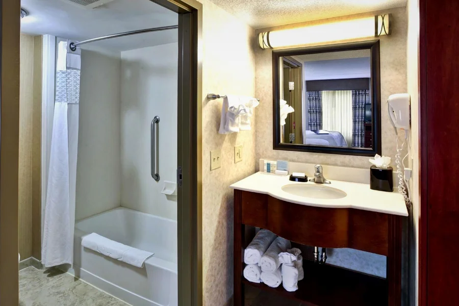 Hampton Inn & Suites Richmond/Virginia Center - Featured hot tub