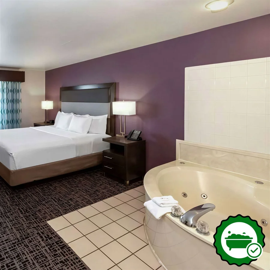 La Quinta Inn & Suites by Wyndham Rockwall - Verified Jacuzzi In-Room