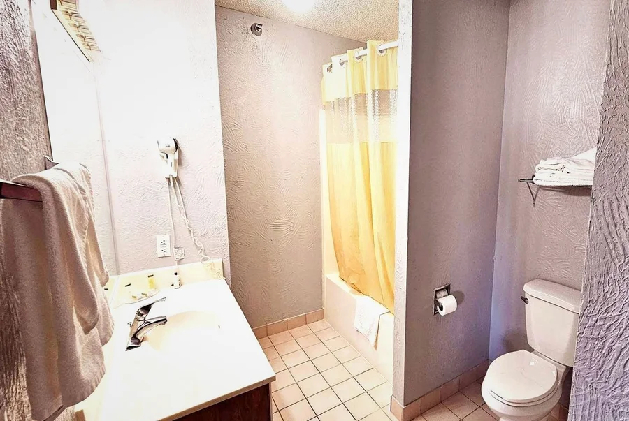 Days Inn By Wyndham Ozark Springfield - Featured hot tub