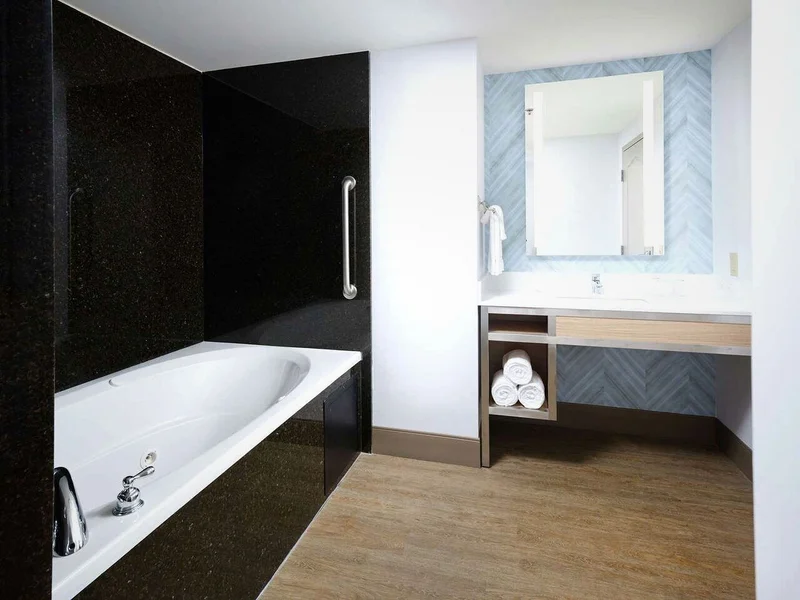 Hilton Garden Inn Atlanta NW/Kennesaw Town Center - Featured hot tub