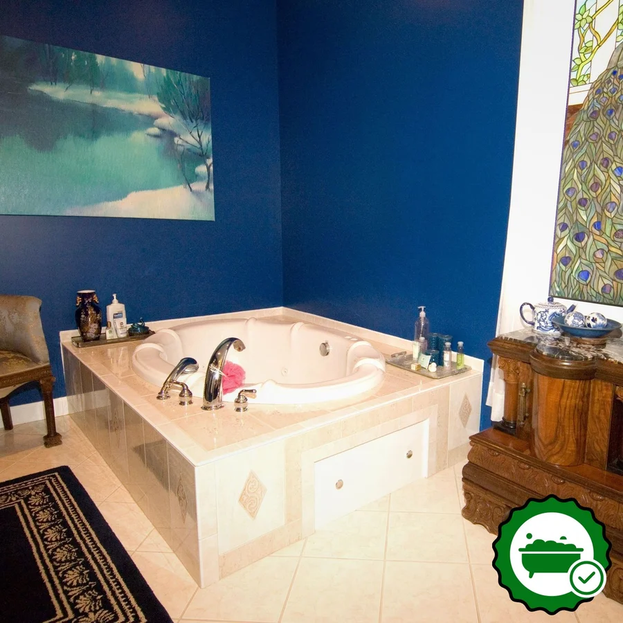 Stone Manor Boutique Inn - Verified Jacuzzi In-Room