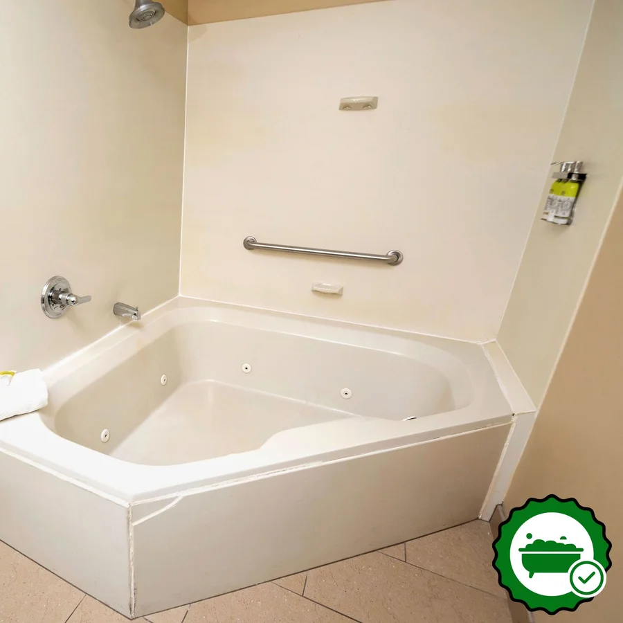 Holiday Inn Express Bloomington West By IHG - Verified Jacuzzi In-Room