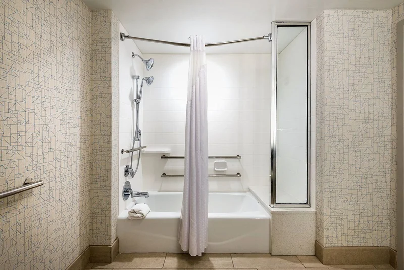 Holiday Inn Express & Suites Florence I-95 & I-20 Civic Ctr, an IHG Hotel - Featured hot tub