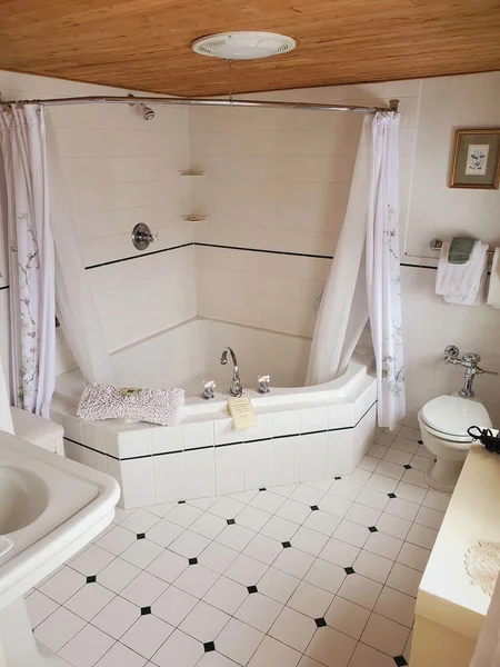 Adair Country Inn & Restaurant - Featured hot tub