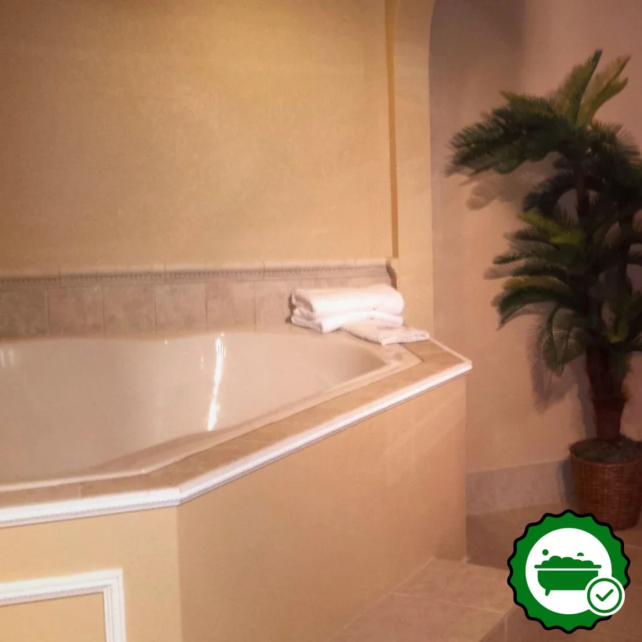 Days Inn by Wyndham Hot Springs - Verified Jacuzzi In-Room